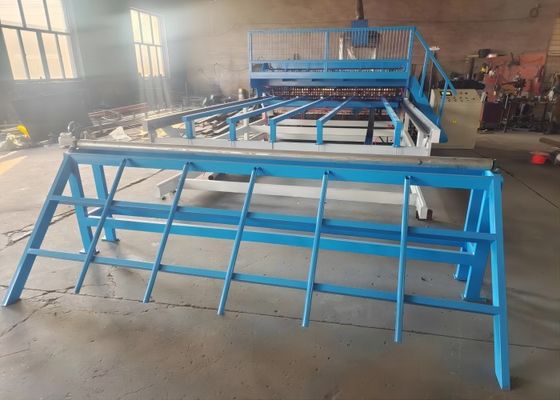 Zaun Wire Mesh Welding Machine 380volt 50HZ der Loch-Größen-200*50mm