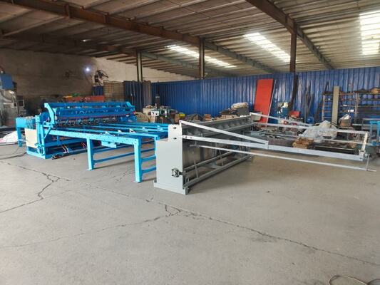Maschengröße 150*150mm 4mm PLC-Schweißanlage für Maschenbau